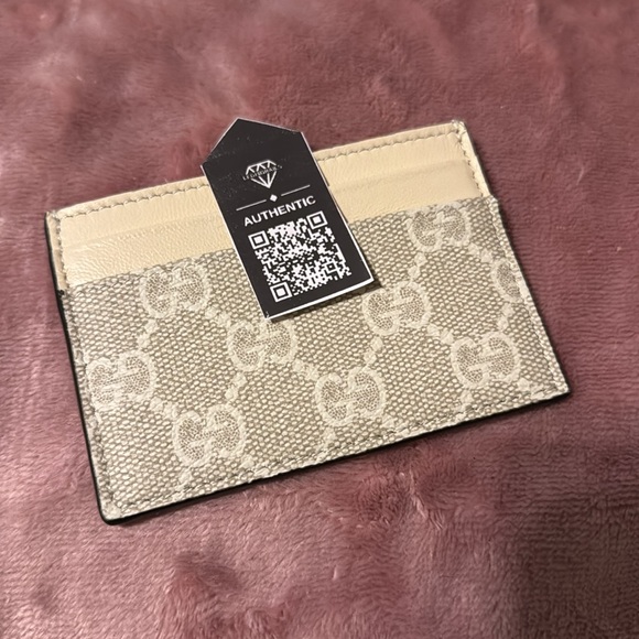 brand new GUCCI cardholder w COA - Picture 3 of 3
